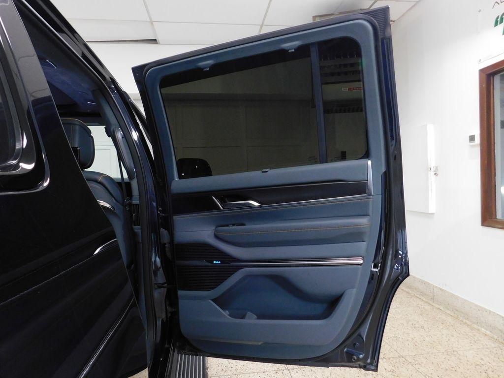 Jeep Grand Wagoneer Series III 4WD 2023