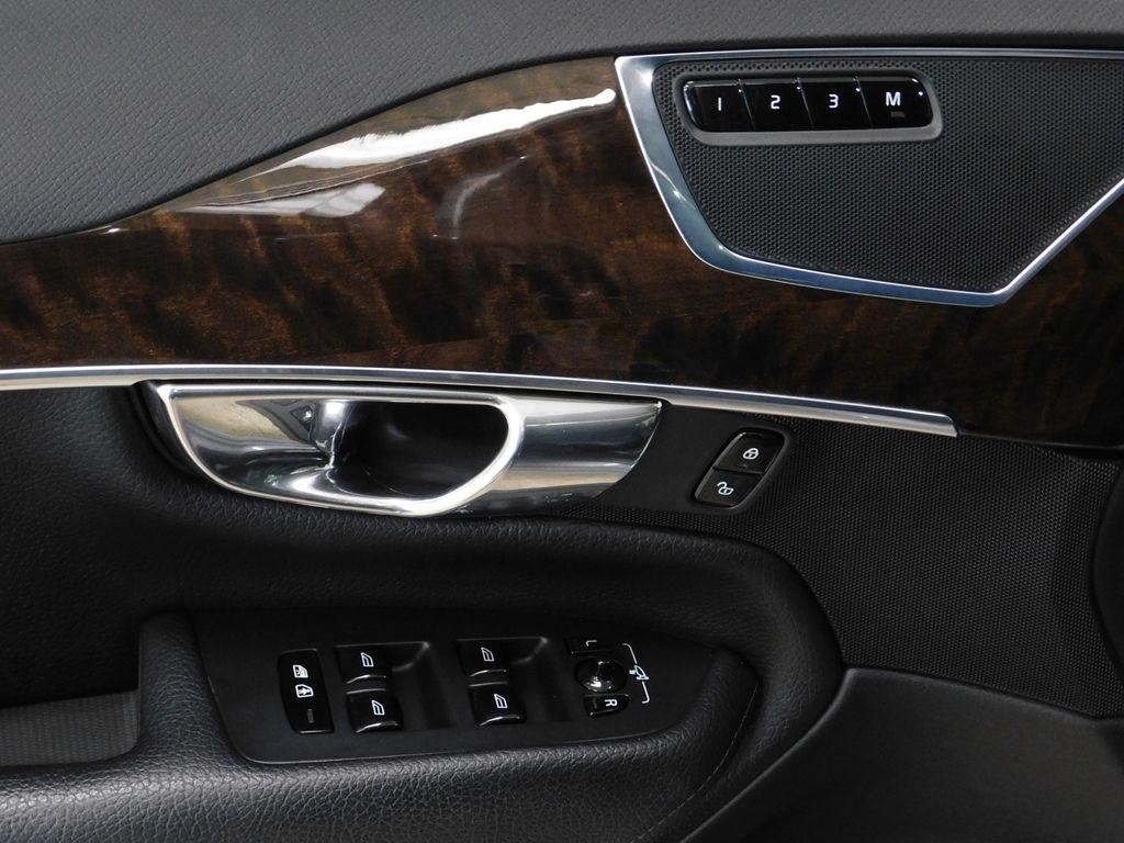 Volvo XC90 T6 Momentum AWD 2017