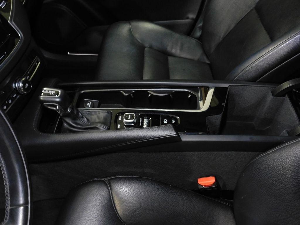 Volvo XC90 T6 Momentum AWD 2017
