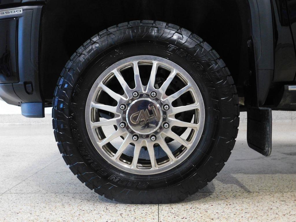 GMC Sierra 3500HD Denali Crew Cab 4WD 2025
