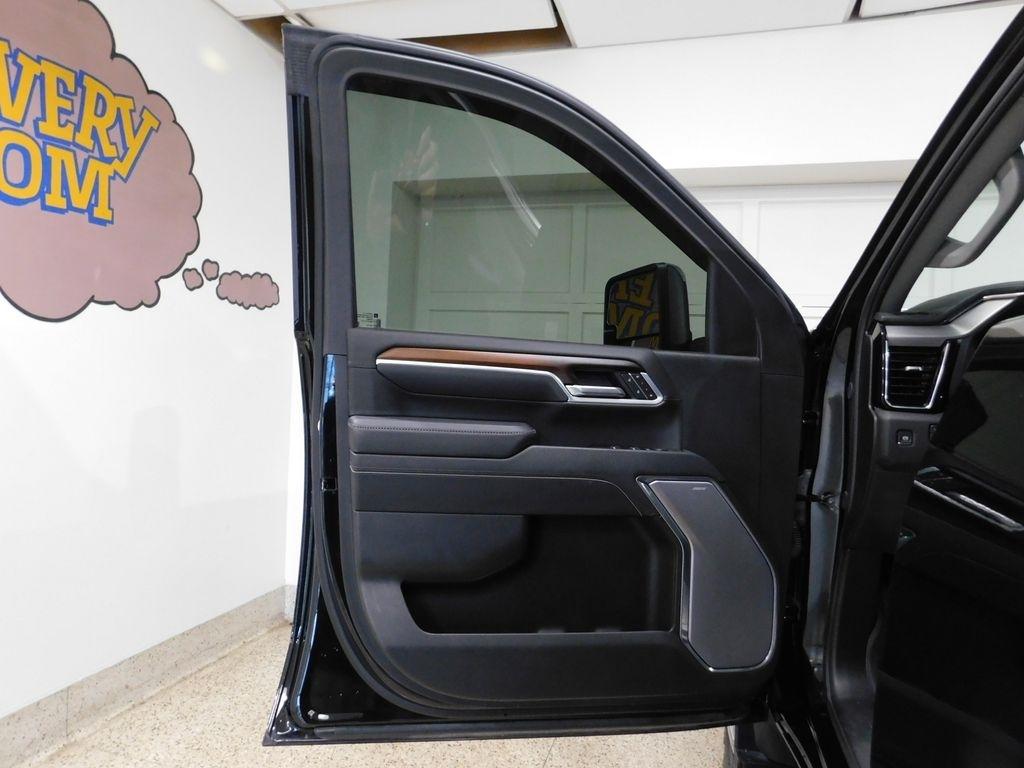 GMC Sierra 3500HD Denali Crew Cab 4WD 2025