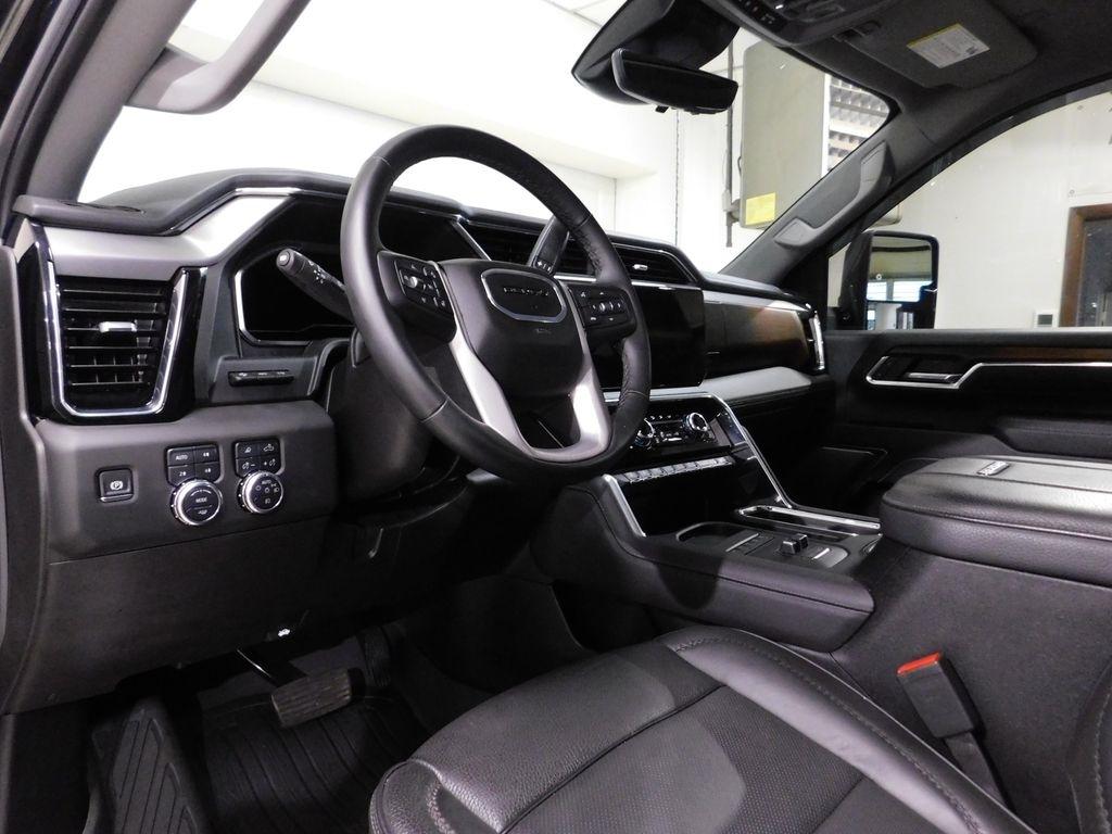 GMC Sierra 3500HD Denali Crew Cab 4WD 2025