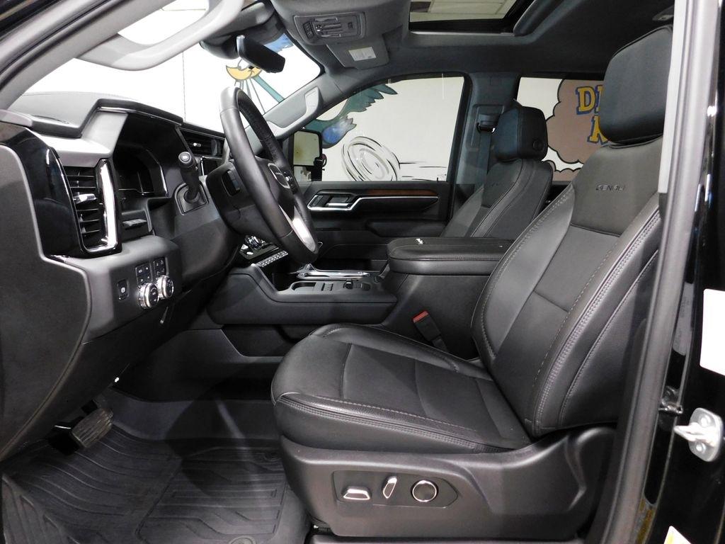 GMC Sierra 3500HD Denali Crew Cab 4WD 2025