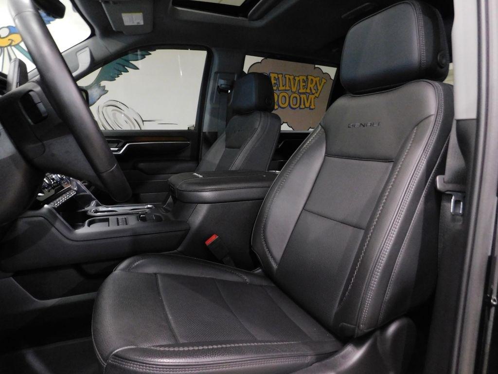 GMC Sierra 3500HD Denali Crew Cab 4WD 2025
