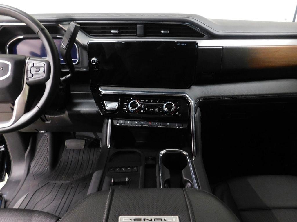 GMC Sierra 3500HD Denali Crew Cab 4WD 2025