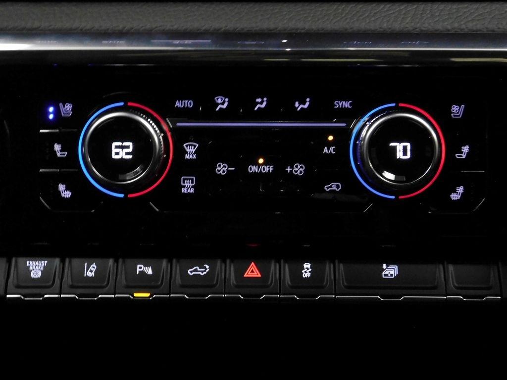 GMC Sierra 3500HD Denali Crew Cab 4WD 2025