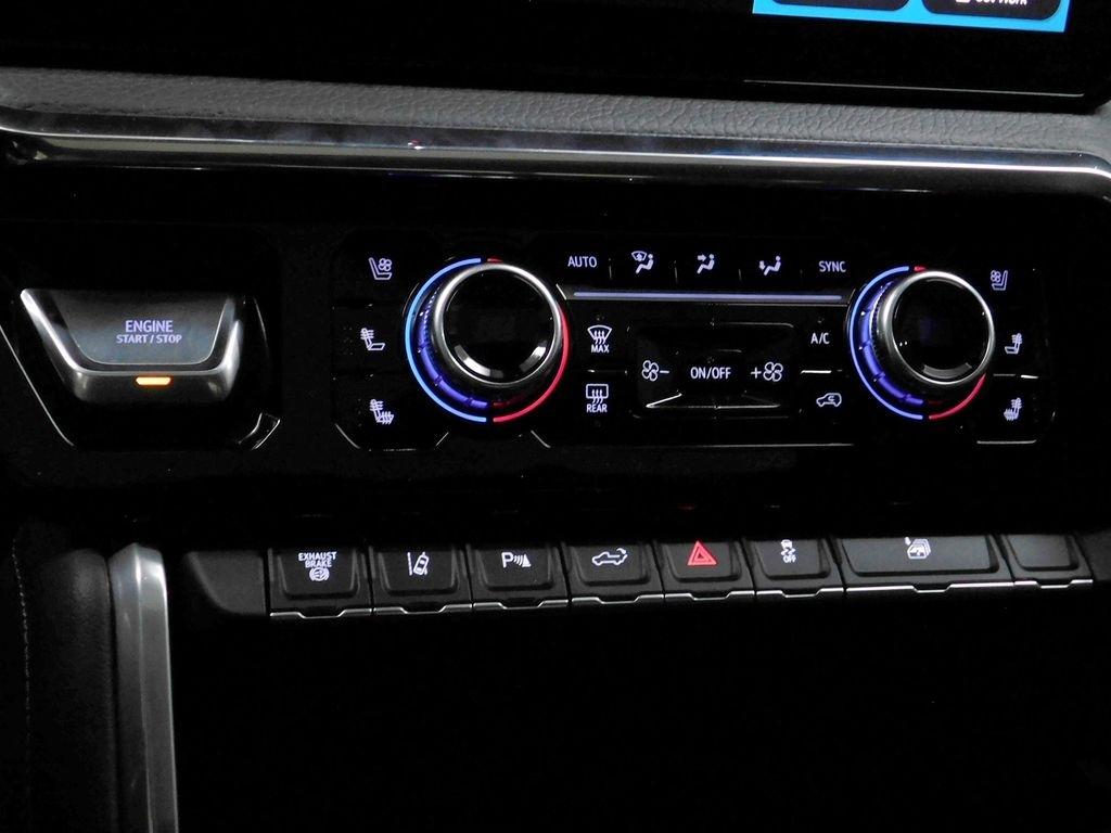 GMC Sierra 3500HD Denali Crew Cab 4WD 2025