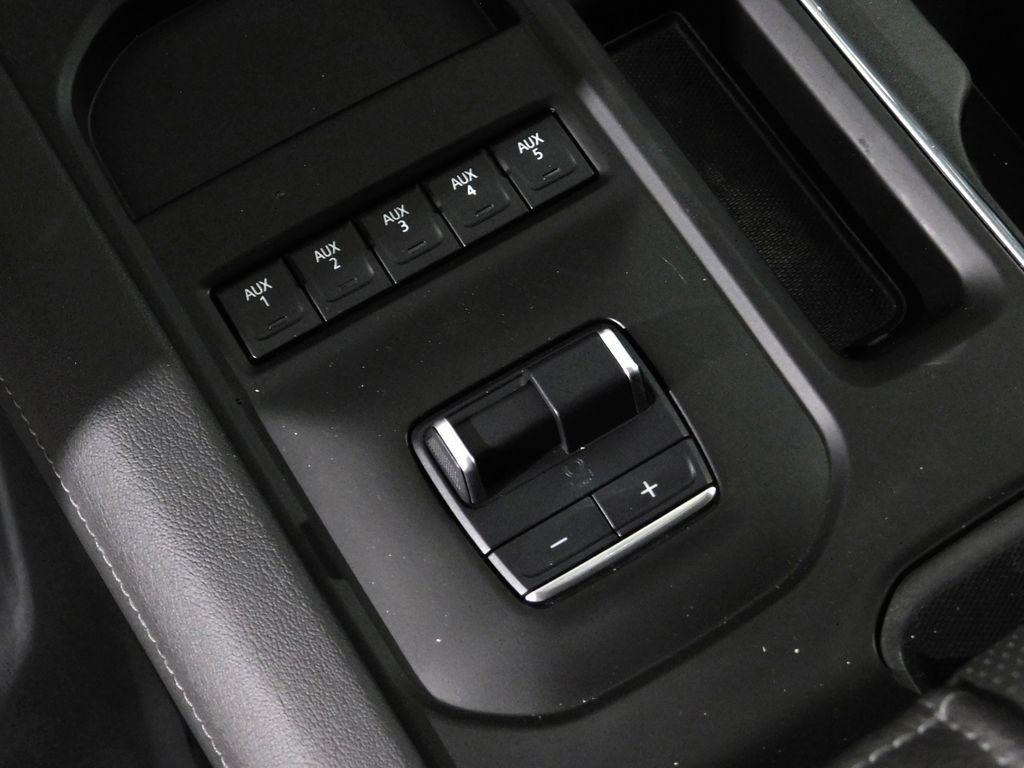 GMC Sierra 3500HD Denali Crew Cab 4WD 2025