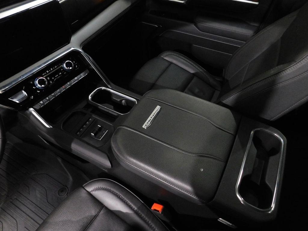 GMC Sierra 3500HD Denali Crew Cab 4WD 2025