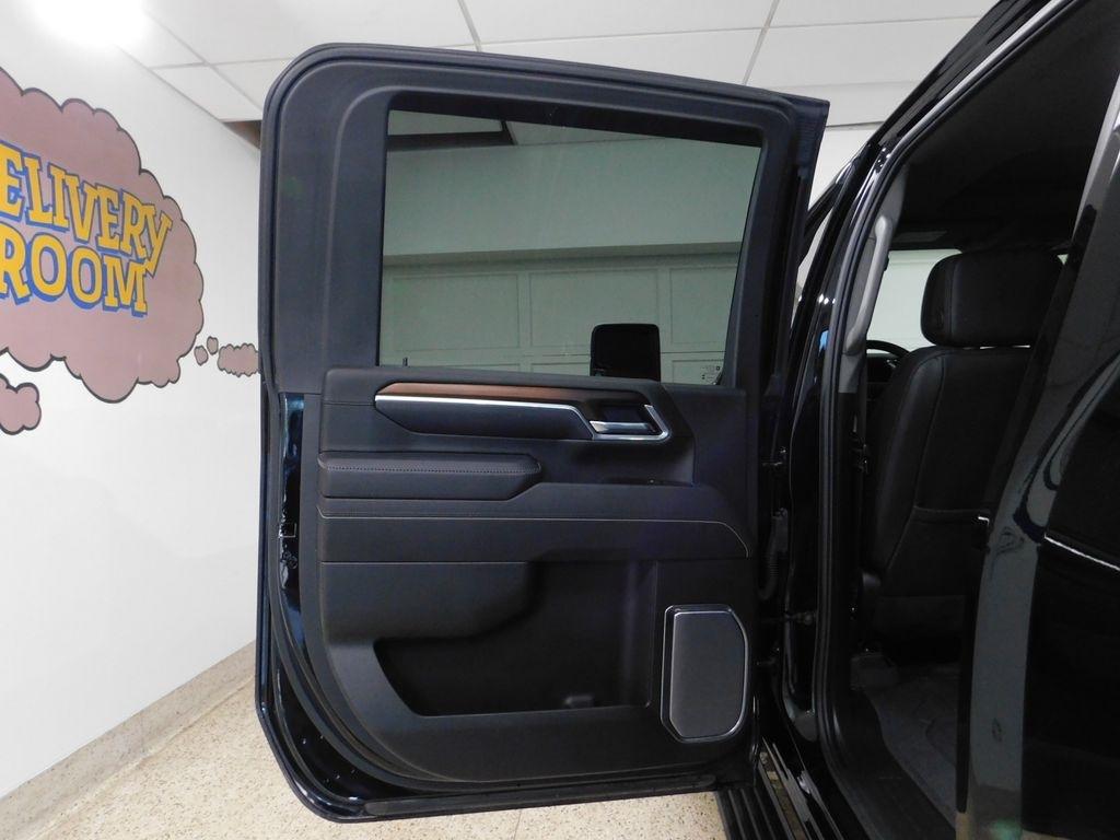 GMC Sierra 3500HD Denali Crew Cab 4WD 2025