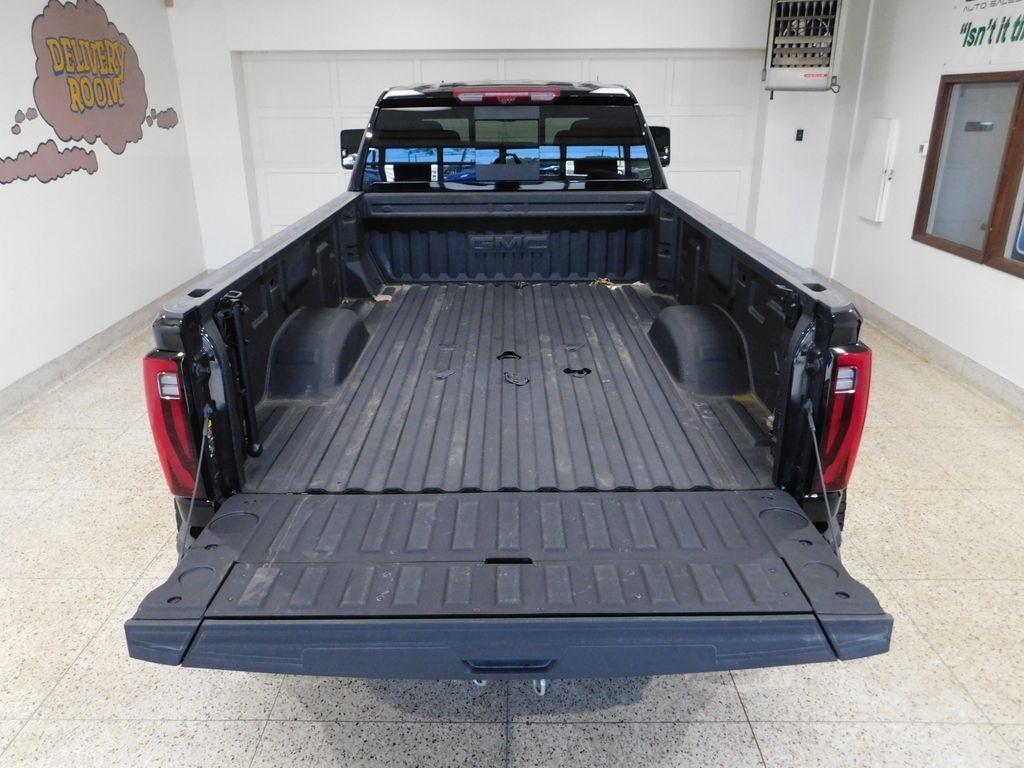 GMC Sierra 3500HD Denali Crew Cab 4WD 2025