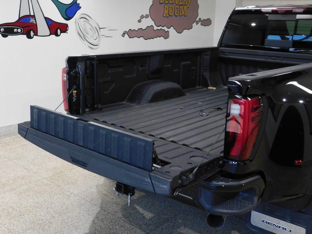 GMC Sierra 3500HD Denali Crew Cab 4WD 2025