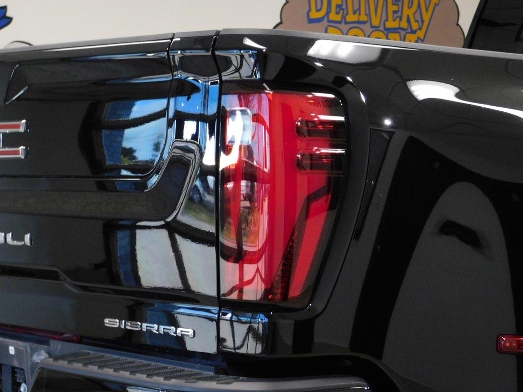 GMC Sierra 3500HD Denali Crew Cab 4WD 2025