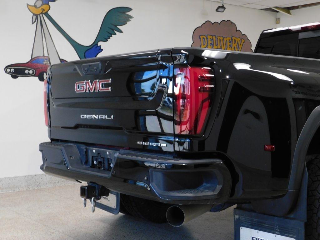 GMC Sierra 3500HD Denali Crew Cab 4WD 2025