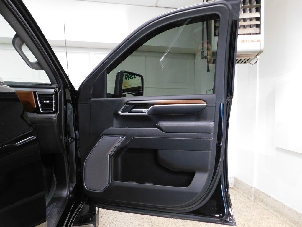 GMC Sierra 3500HD Denali Crew Cab 4WD 2025