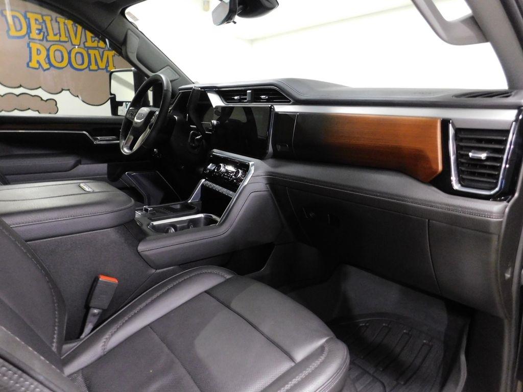 GMC Sierra 3500HD Denali Crew Cab 4WD 2025
