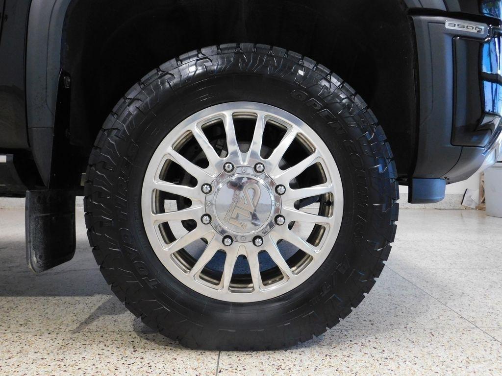GMC Sierra 3500HD Denali Crew Cab 4WD 2025