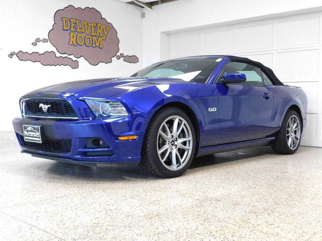 Ford Mustang GT convertible 2013