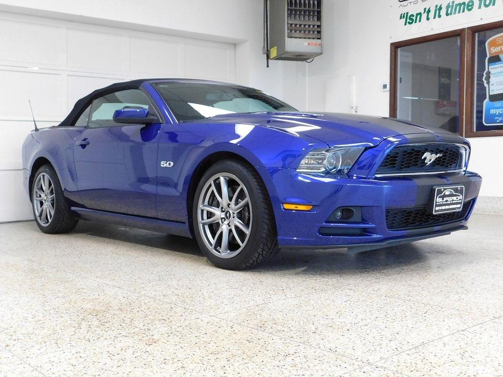 Ford Mustang GT convertible 2013