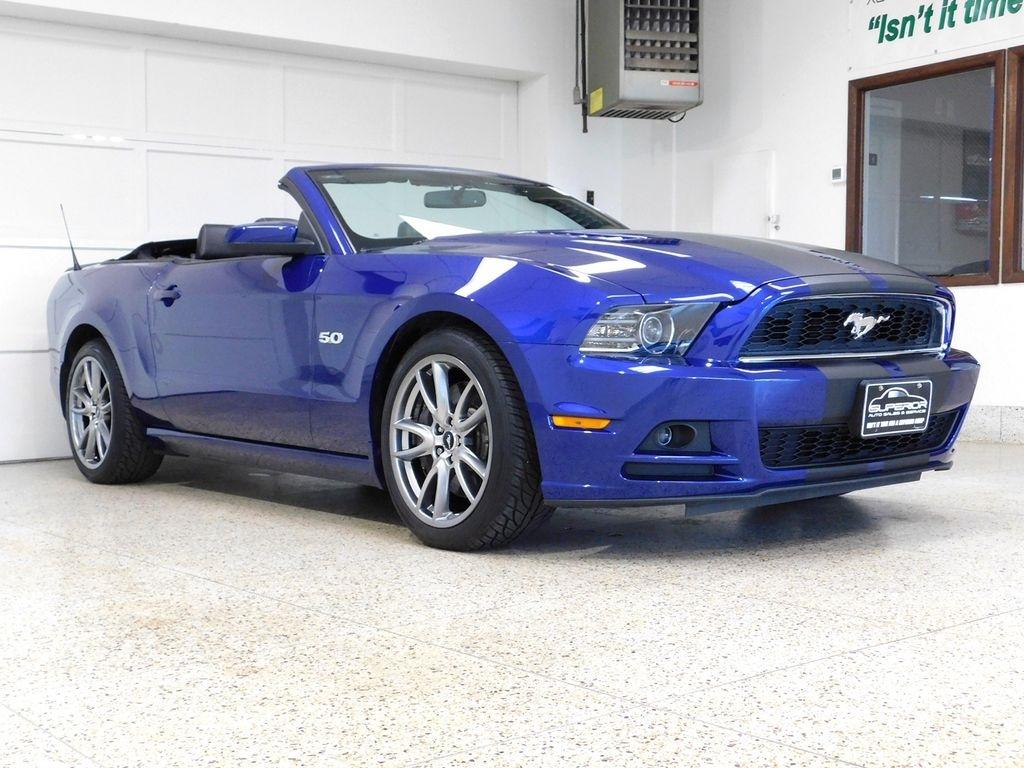 Ford Mustang GT convertible 2013