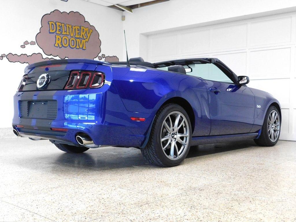 Ford Mustang GT convertible 2013