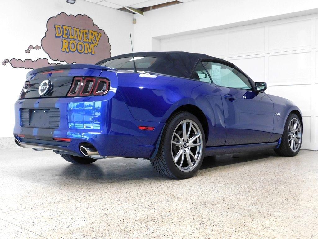 Ford Mustang GT convertible 2013