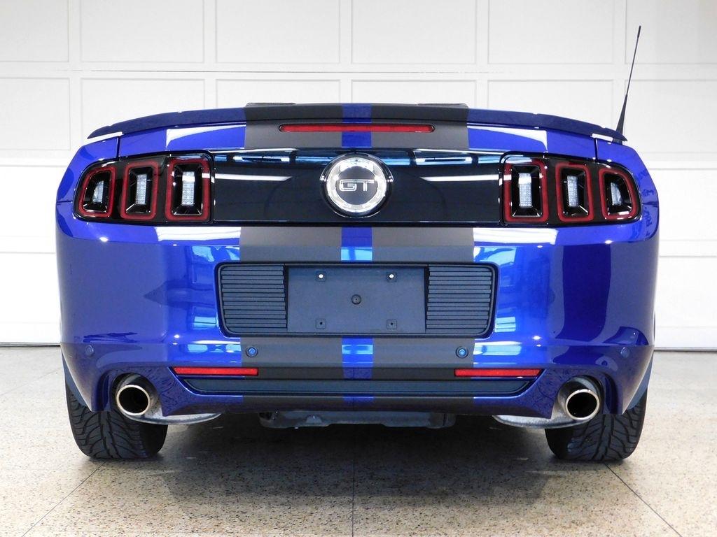 Ford Mustang GT convertible 2013