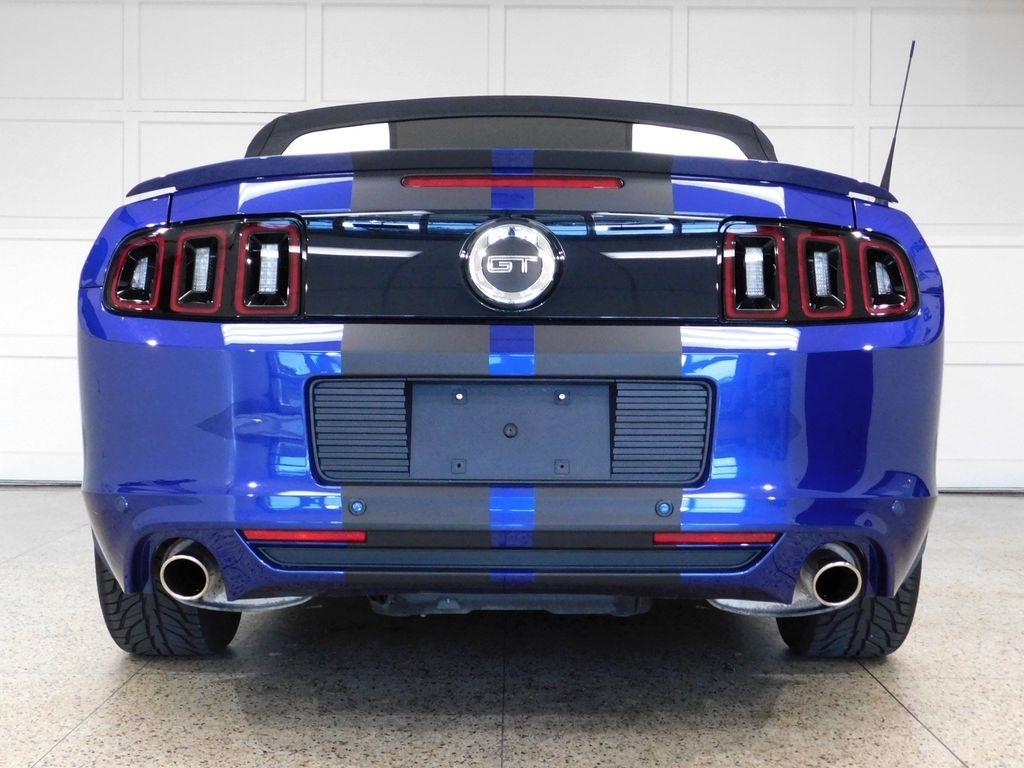 Ford Mustang GT convertible 2013
