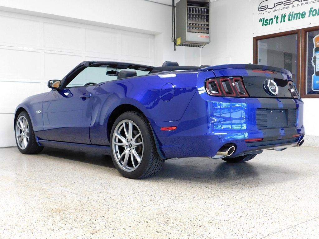 Ford Mustang GT convertible 2013