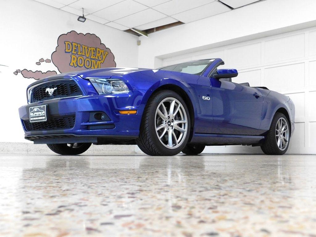 Ford Mustang GT convertible 2013
