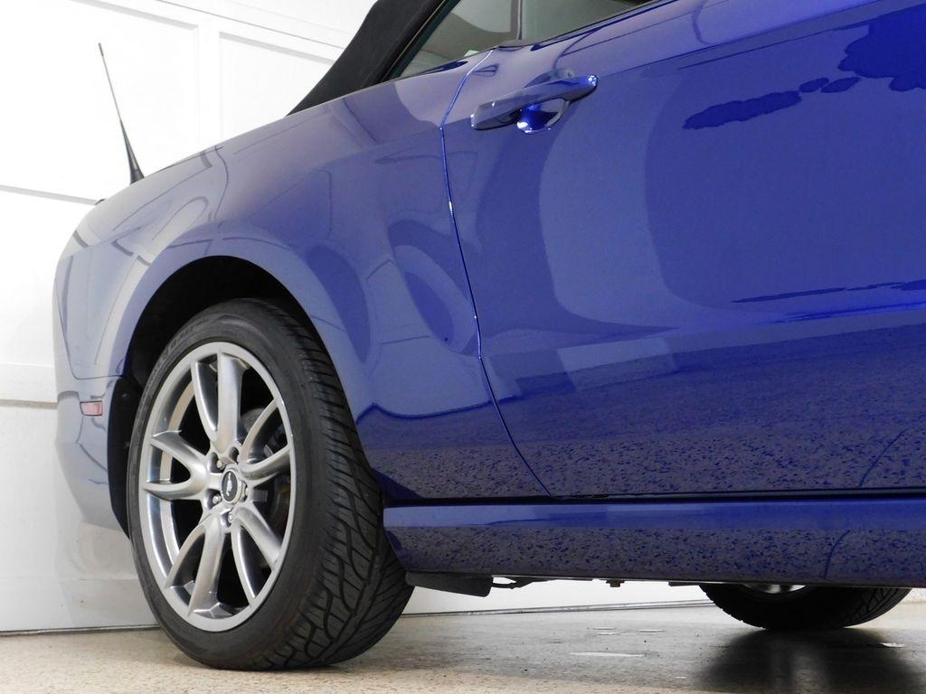 Ford Mustang GT convertible 2013
