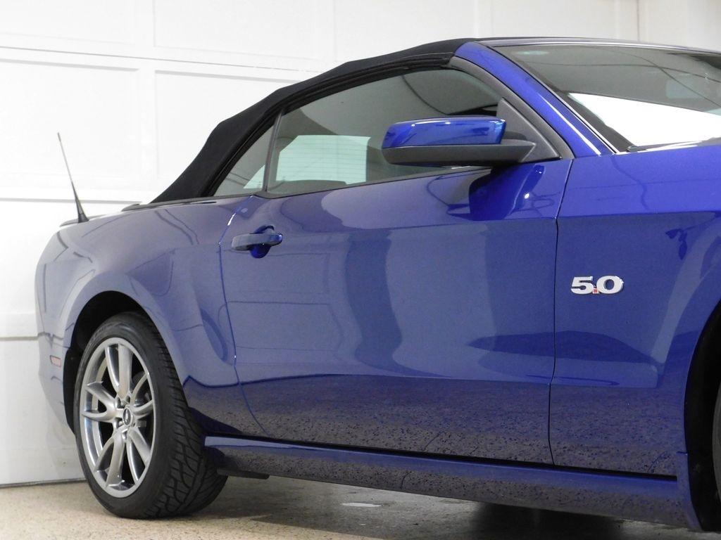 Ford Mustang GT convertible 2013