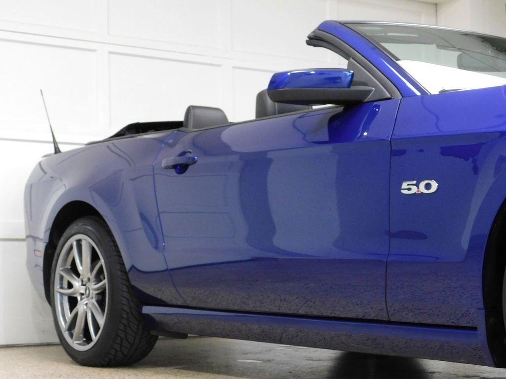 Ford Mustang GT convertible 2013
