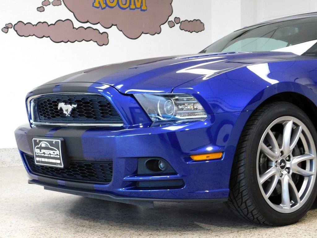 Ford Mustang GT convertible 2013