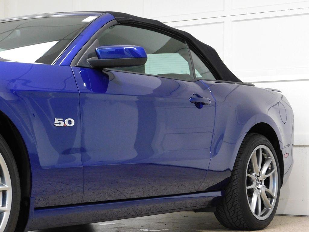 Ford Mustang GT convertible 2013
