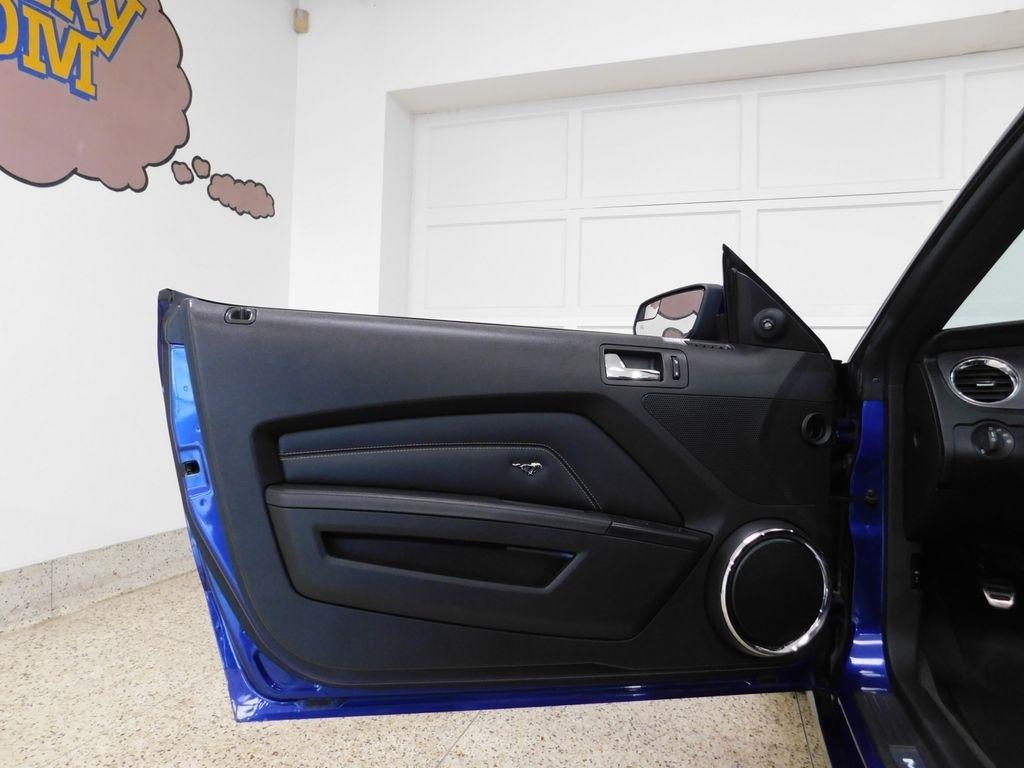 Ford Mustang GT convertible 2013
