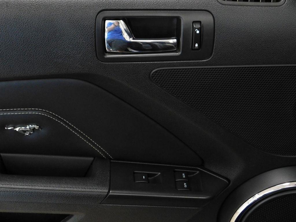 Ford Mustang GT convertible 2013