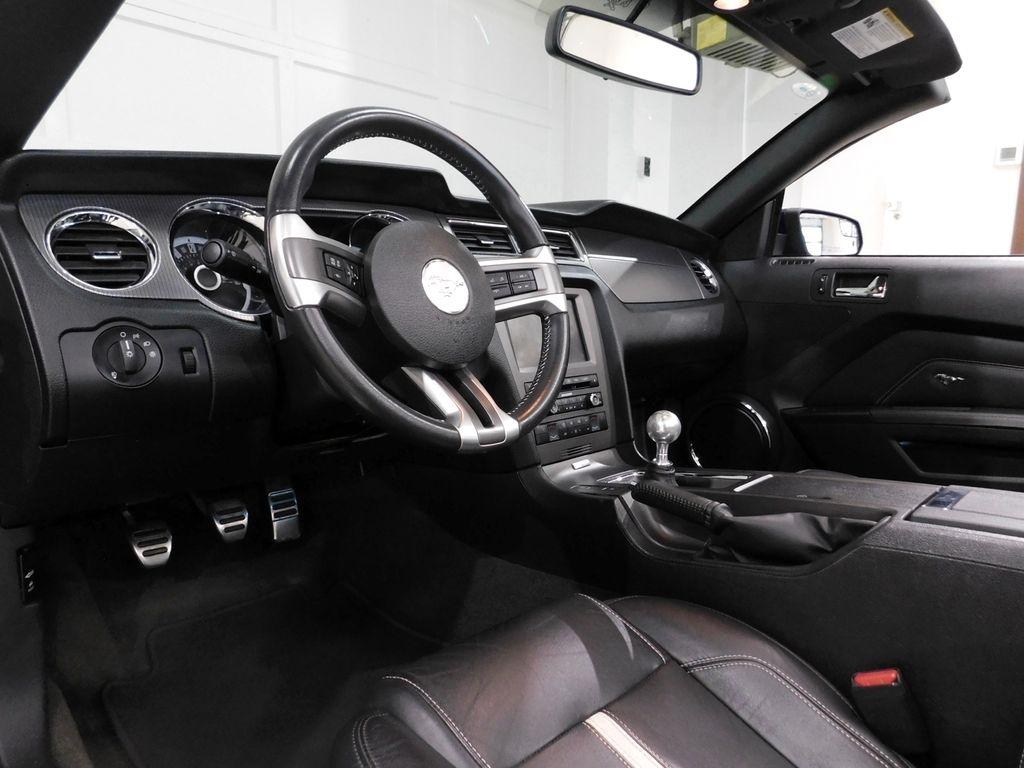 Ford Mustang GT convertible 2013