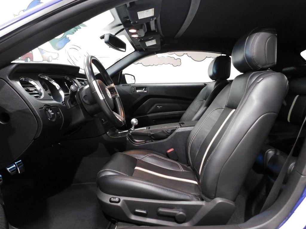 Ford Mustang GT convertible 2013