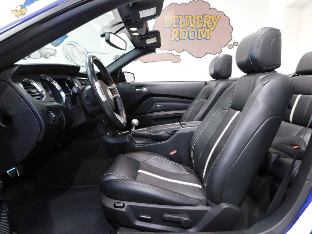 Ford Mustang GT convertible 2013
