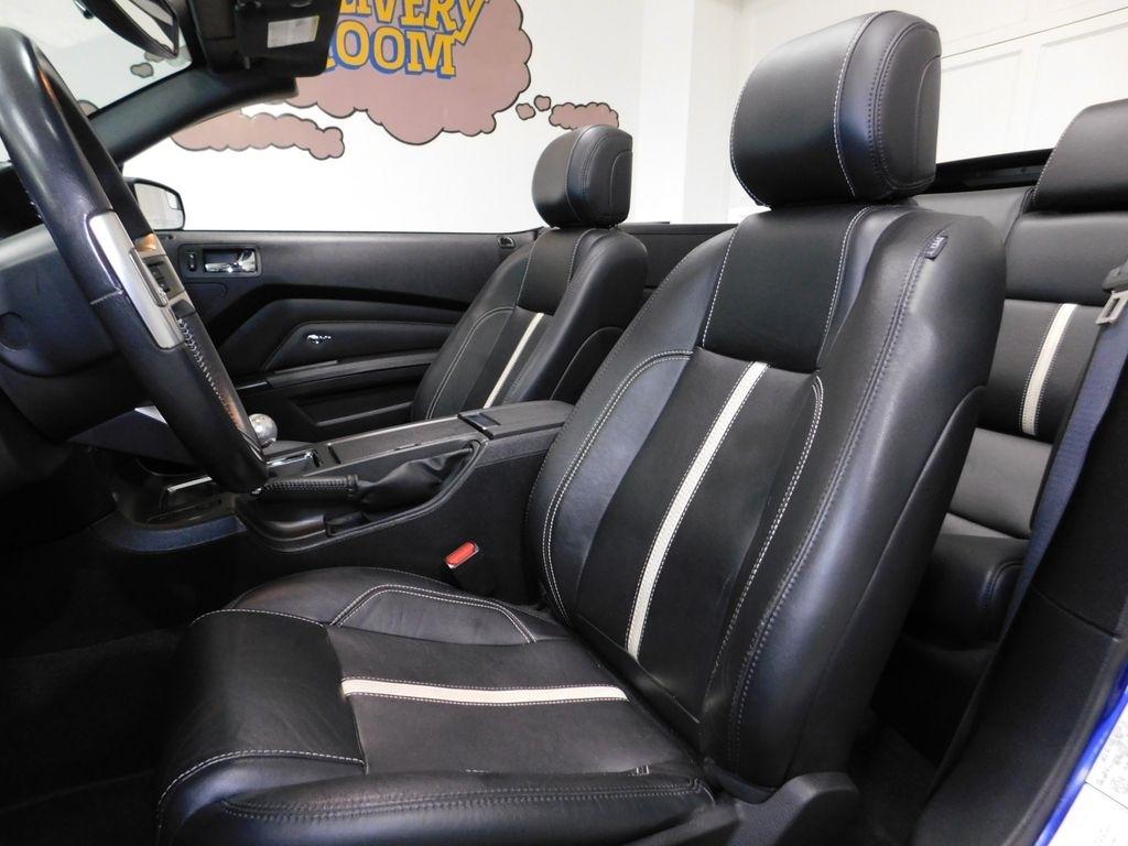Ford Mustang GT convertible 2013