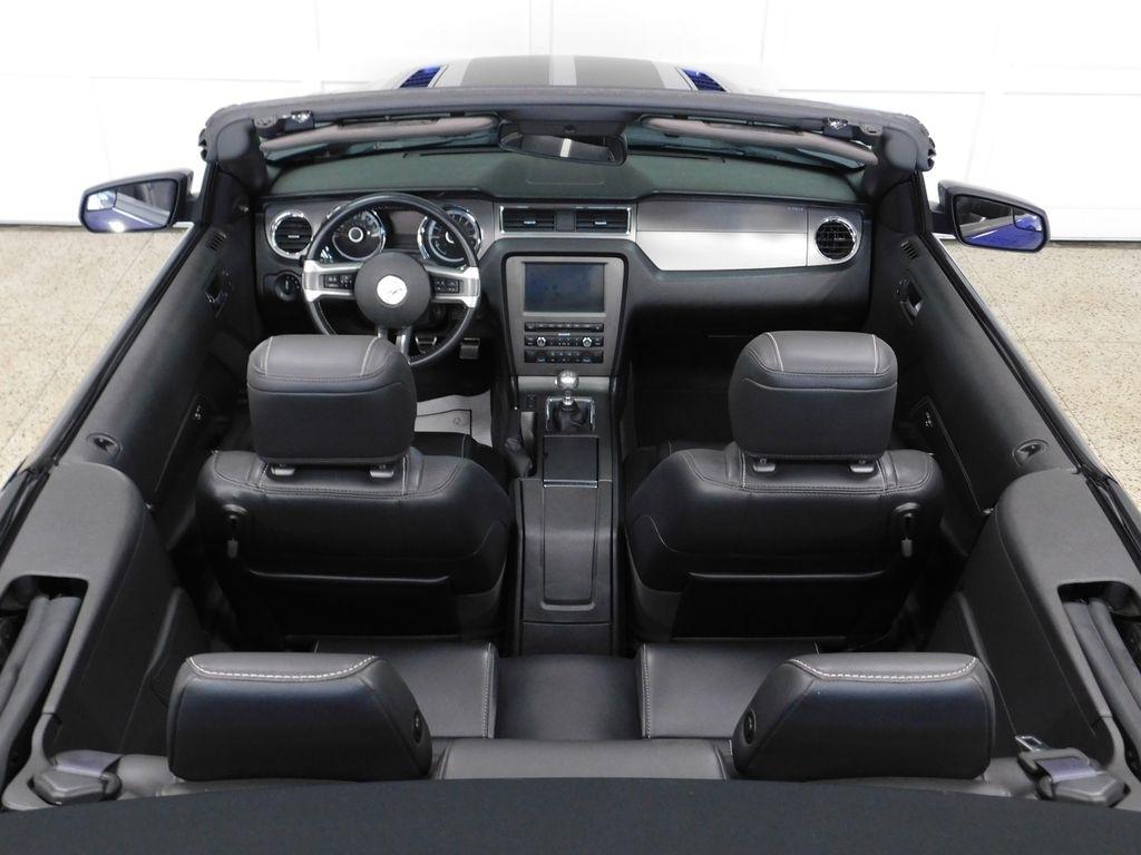 Ford Mustang GT convertible 2013