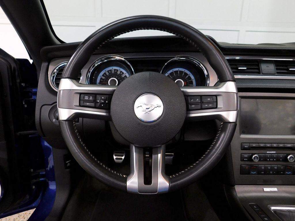 Ford Mustang GT convertible 2013