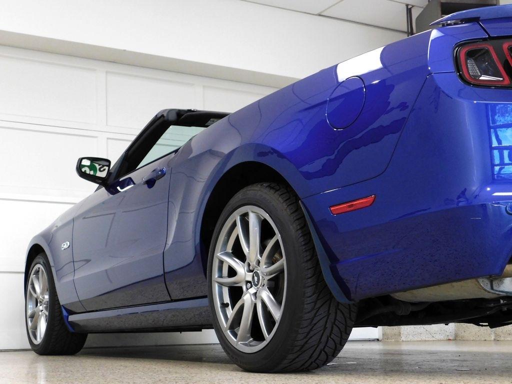 Ford Mustang GT convertible 2013
