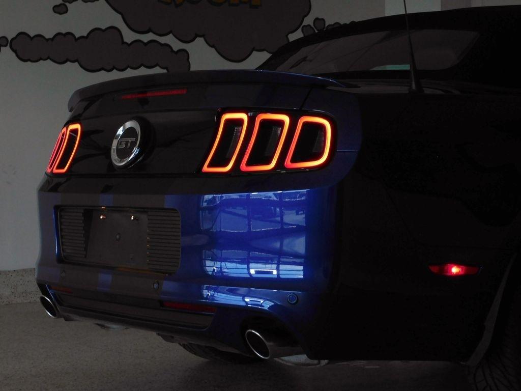 Ford Mustang GT convertible 2013
