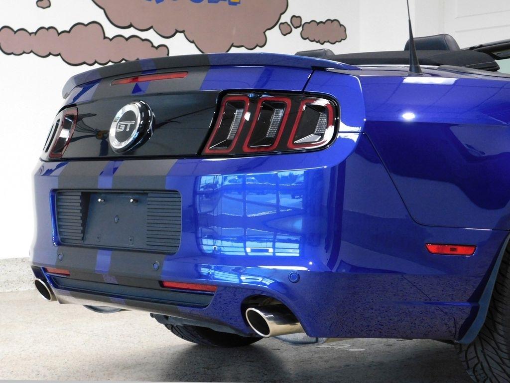 Ford Mustang GT convertible 2013