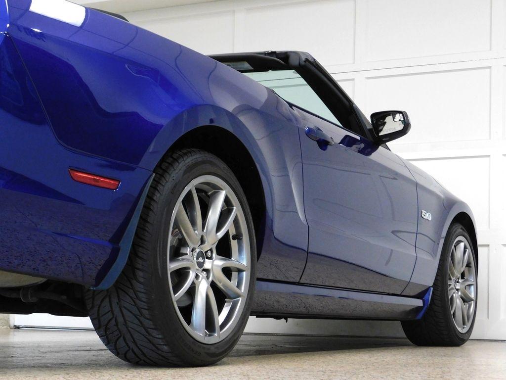 Ford Mustang GT convertible 2013