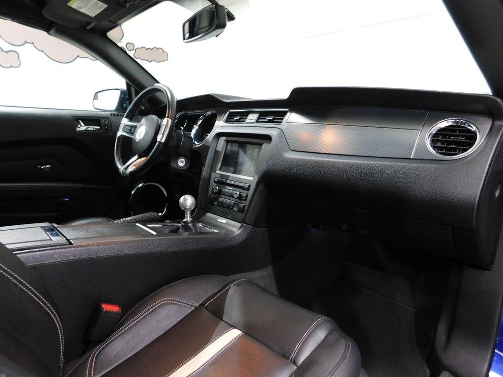 Ford Mustang GT convertible 2013