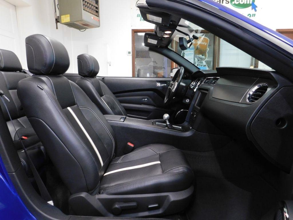 Ford Mustang GT convertible 2013
