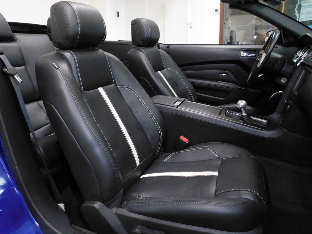 Ford Mustang GT convertible 2013